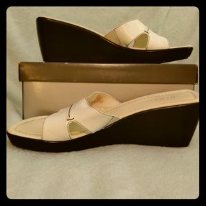 Nine and Company White Leather Wedge Sandals 10